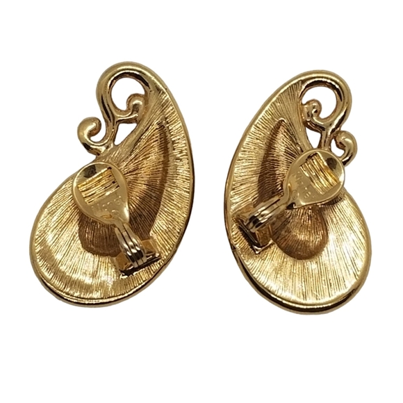 MONET VINTAGE GOLDTONED & BLACK & RED ENAMEL PAISLEY STATEMENT CLIP ON EARRINGS - Picture 4 of 5